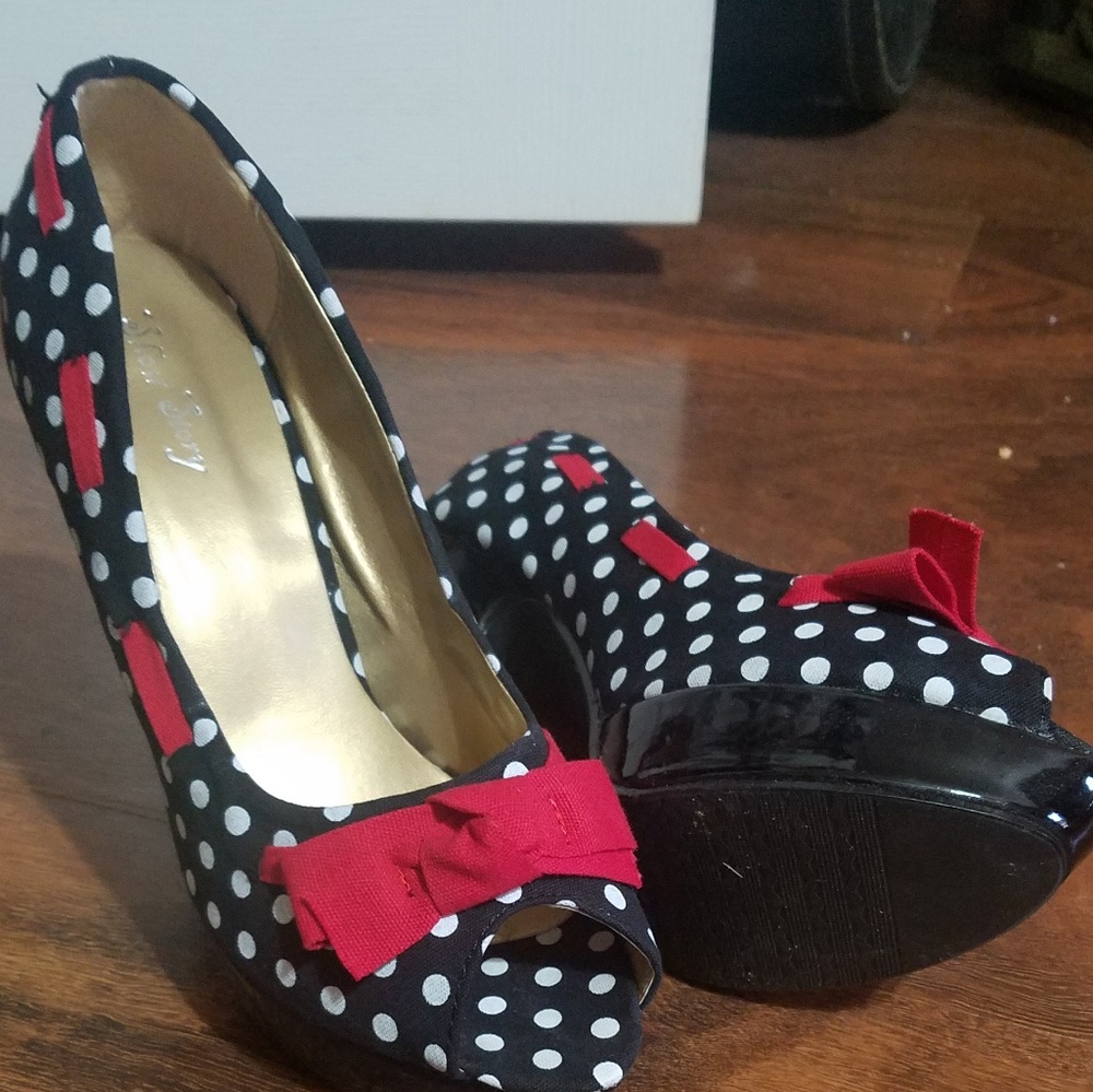 Show Story open-toe heels